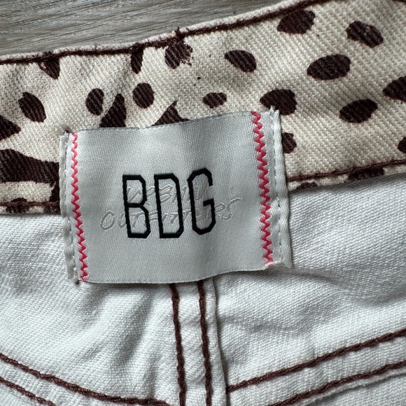 Urban Outfitters BDG Strawberry Pattern 90’s Bootcut Leg Jeans WOMENS SIZE 32 - Picture 3 of 4